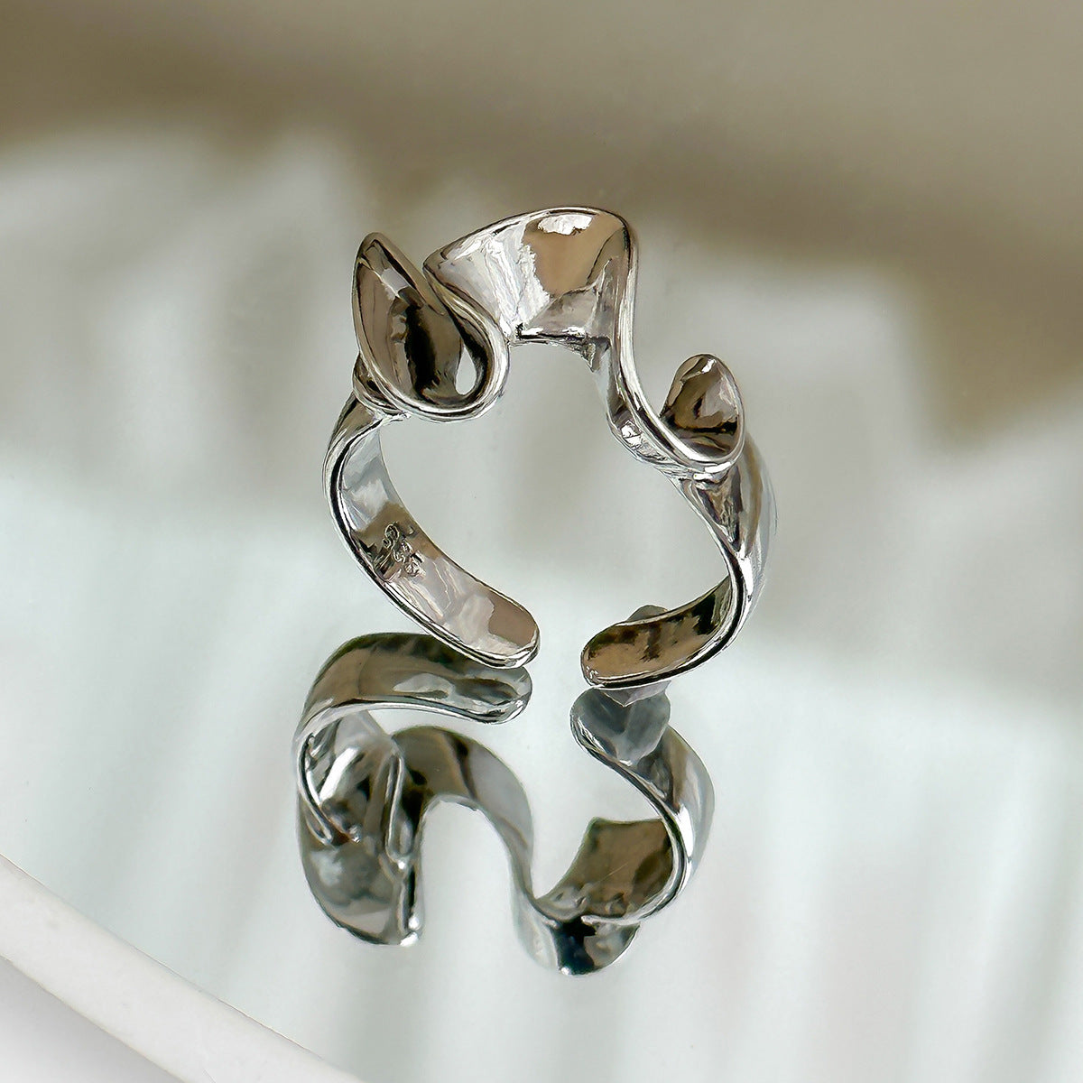 Liquid Lava Curved Ring – Glossy Pleated Women’s Jewellery