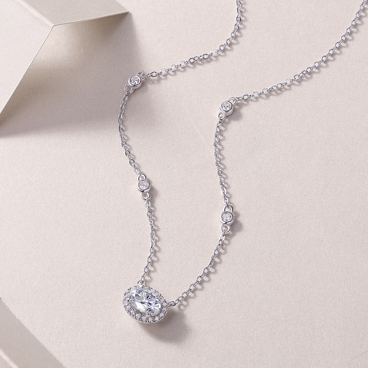 White Summer Night – Luxurious Egg-shaped Moissanite Pendant Jewellery Set in S925 Sterling Silver with Platinum Plating