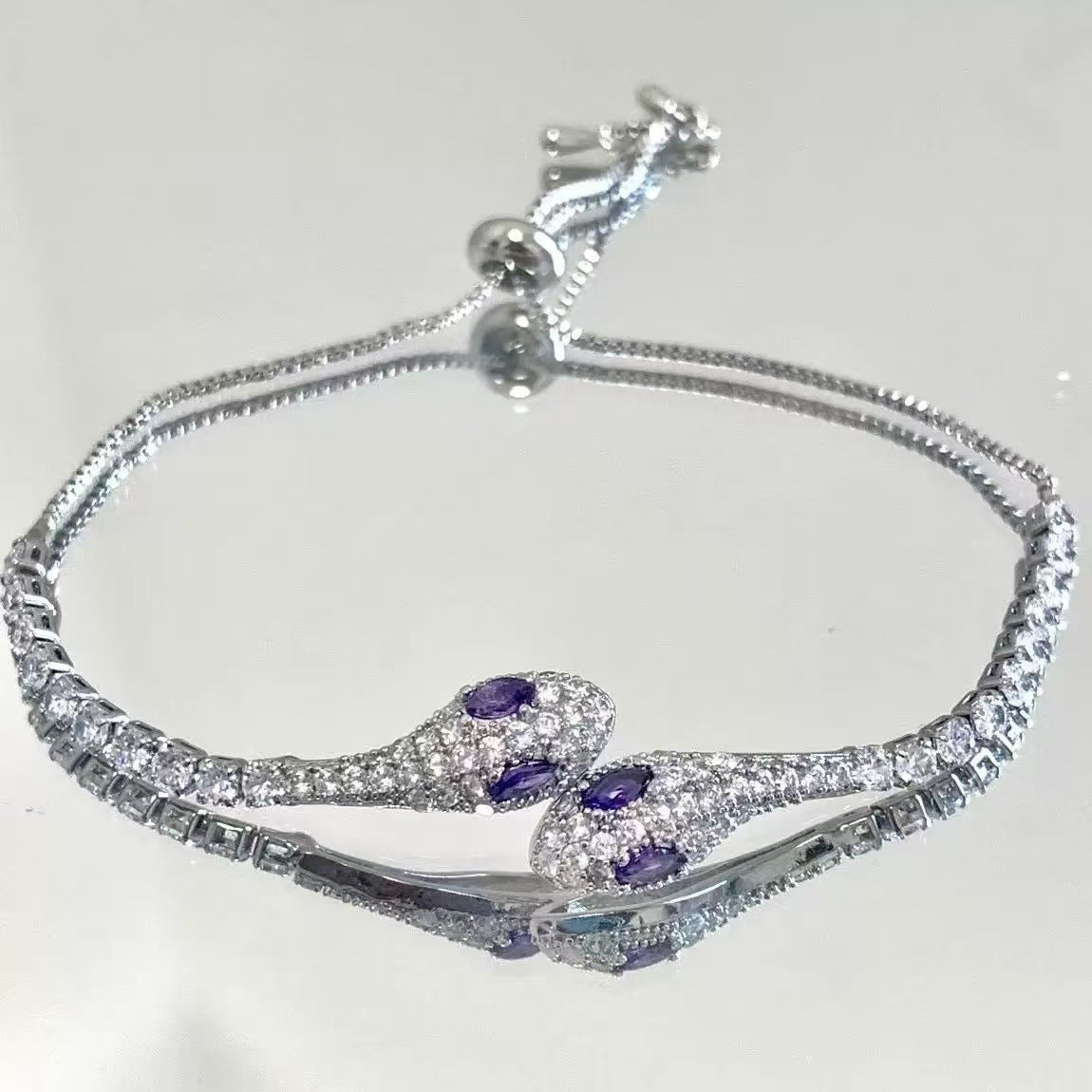 Rhinestone Bracelet – Simple & Graceful White Vintage Design