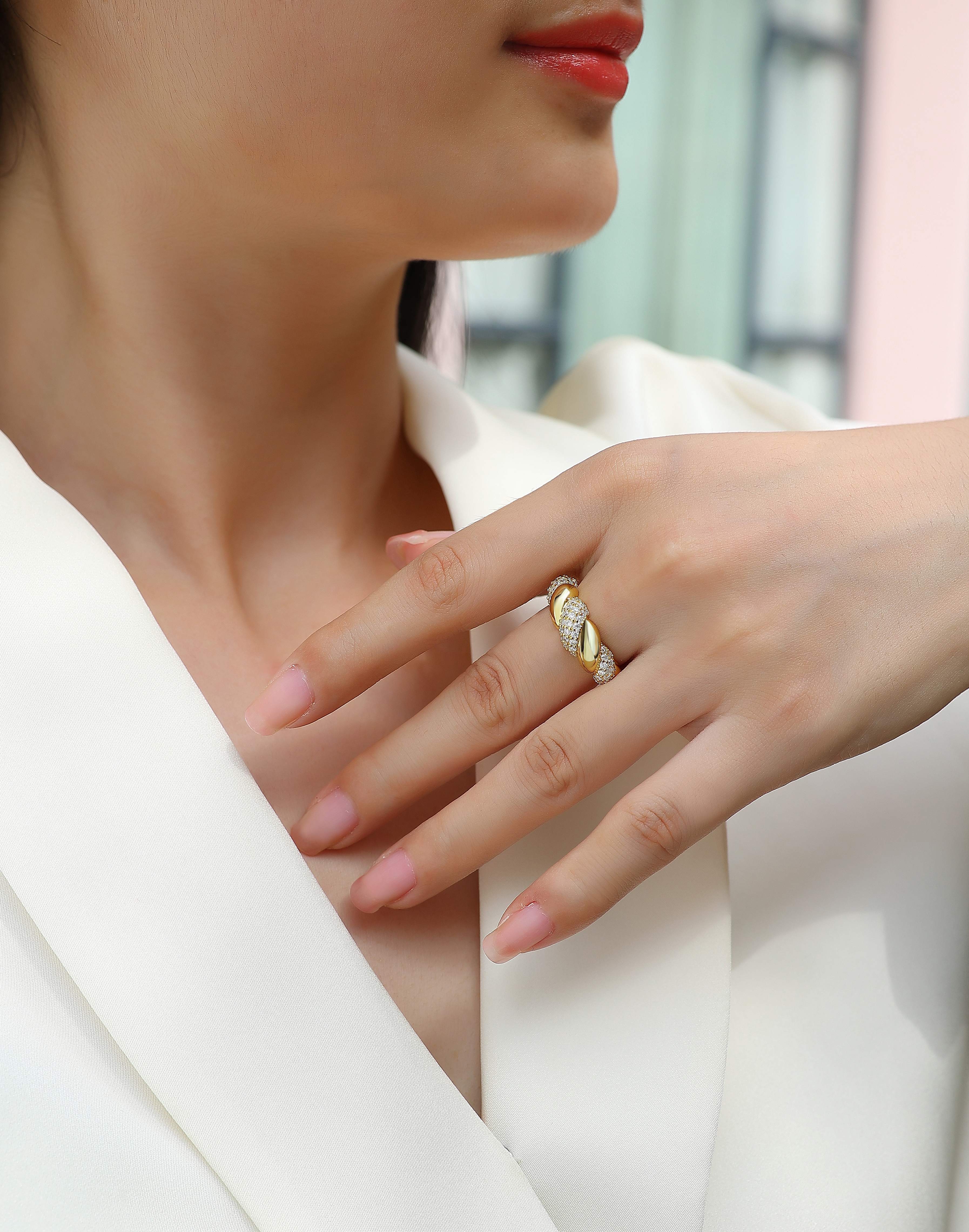 Tengman Women’s Moissanite Ring – S925 Sterling Silver with Gold-Plated Diamonds, Elegant Fashion Accessories