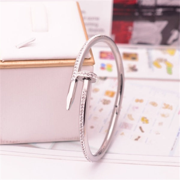 Modern Nail-Inspired Bracelet – Trendy Jewellery Accessory