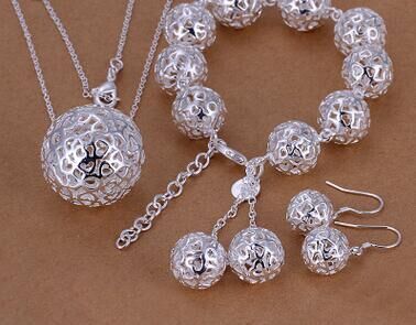 Exquisite Silver-Plated Three-Dimensional Ball Pendant Necklace – Elegant Women’s Jewellery
