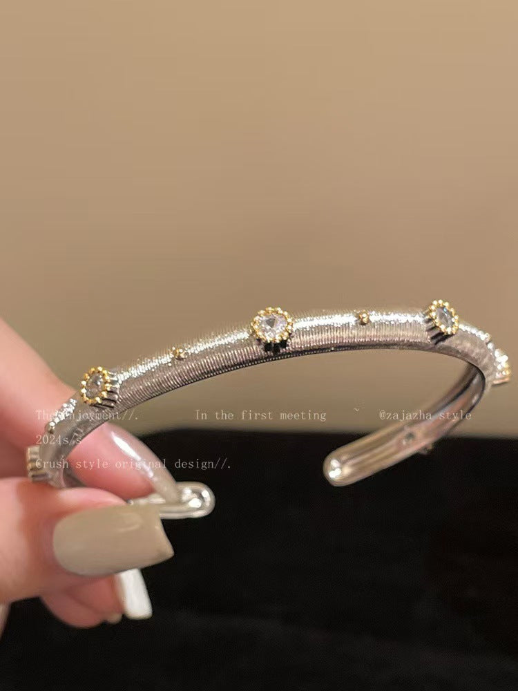 Rhinestone Bracelet – Simple & Graceful White Vintage Design