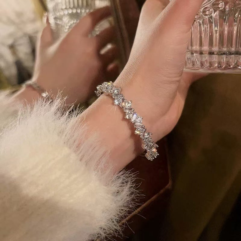 Rhinestone Bracelet – Simple & Graceful White Vintage Design