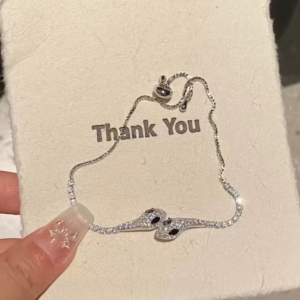 Rhinestone Bracelet – Simple & Graceful White Vintage Design