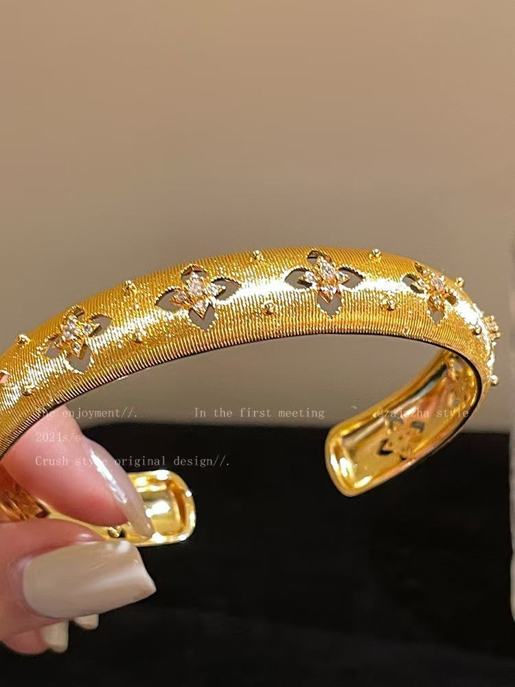 Rhinestone Bracelet – Simple & Graceful White Vintage Design