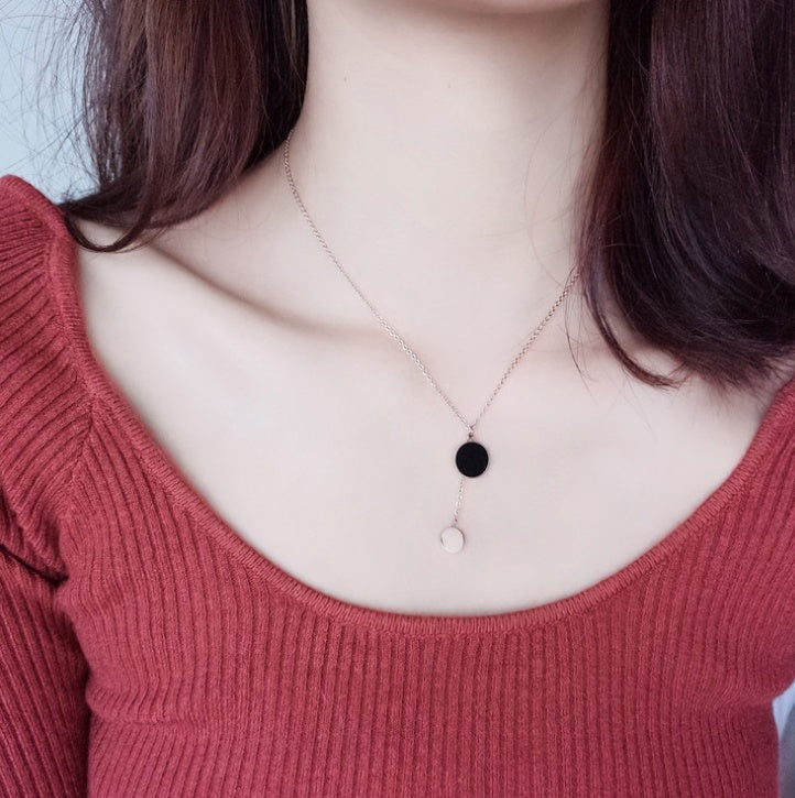 Temperament Short Clavicle Titanium Steel Necklace – Simple Pendant for Women’s Sweater & Spring/Summer Dress Accessories
