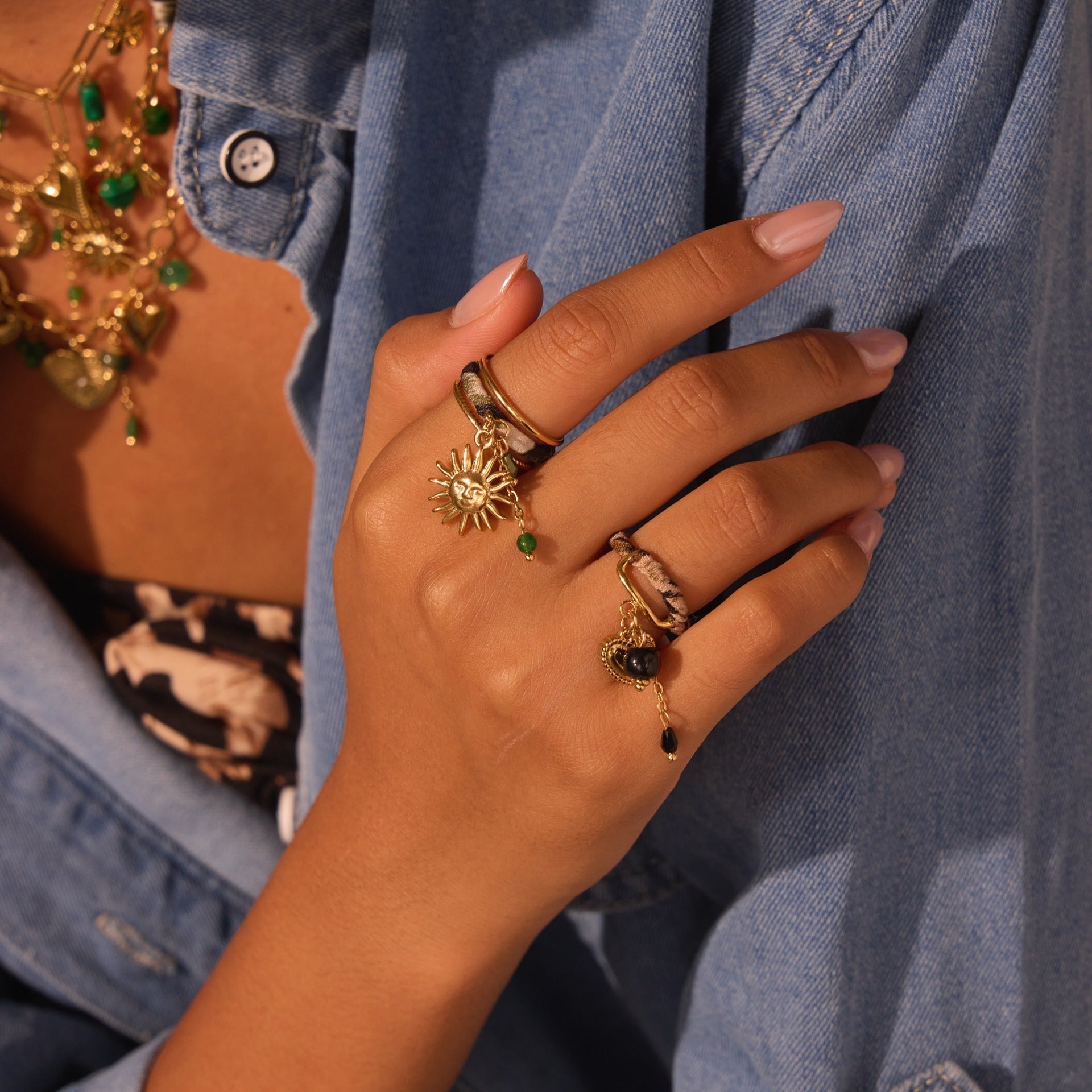 Women’s Leopard Print Pendant Necklace – Sun & Heart Stainless Steel Design