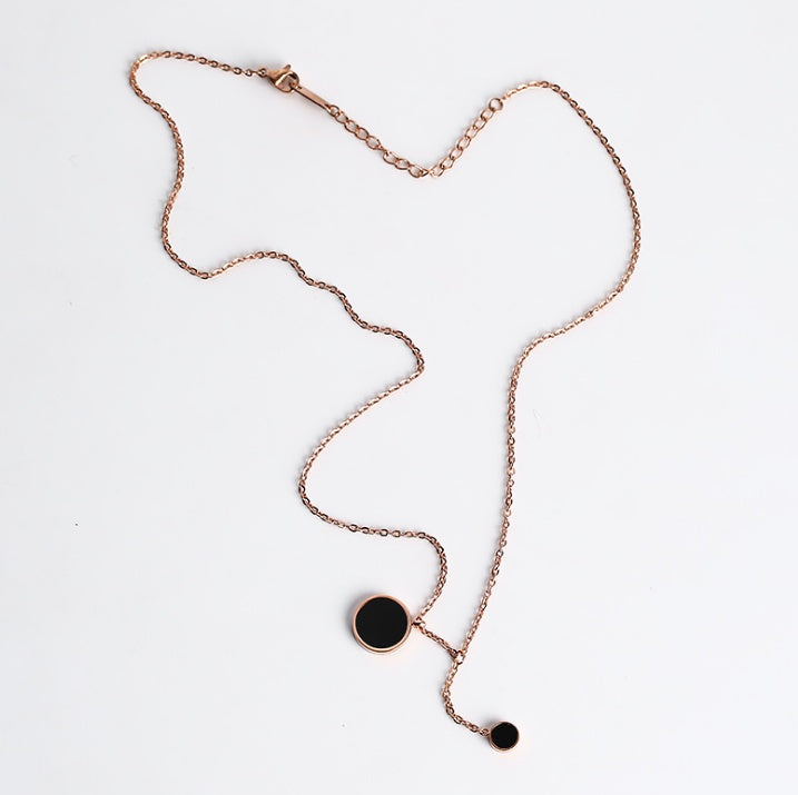 Temperament Short Clavicle Titanium Steel Necklace – Simple Pendant for Women’s Sweater & Spring/Summer Dress Accessories