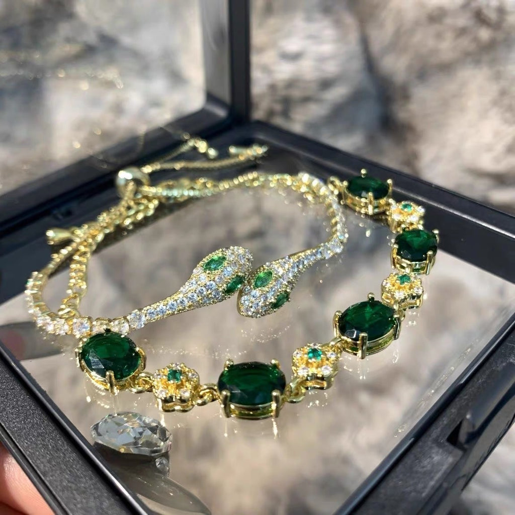 Rhinestone Bracelet – Simple & Graceful White Vintage Design