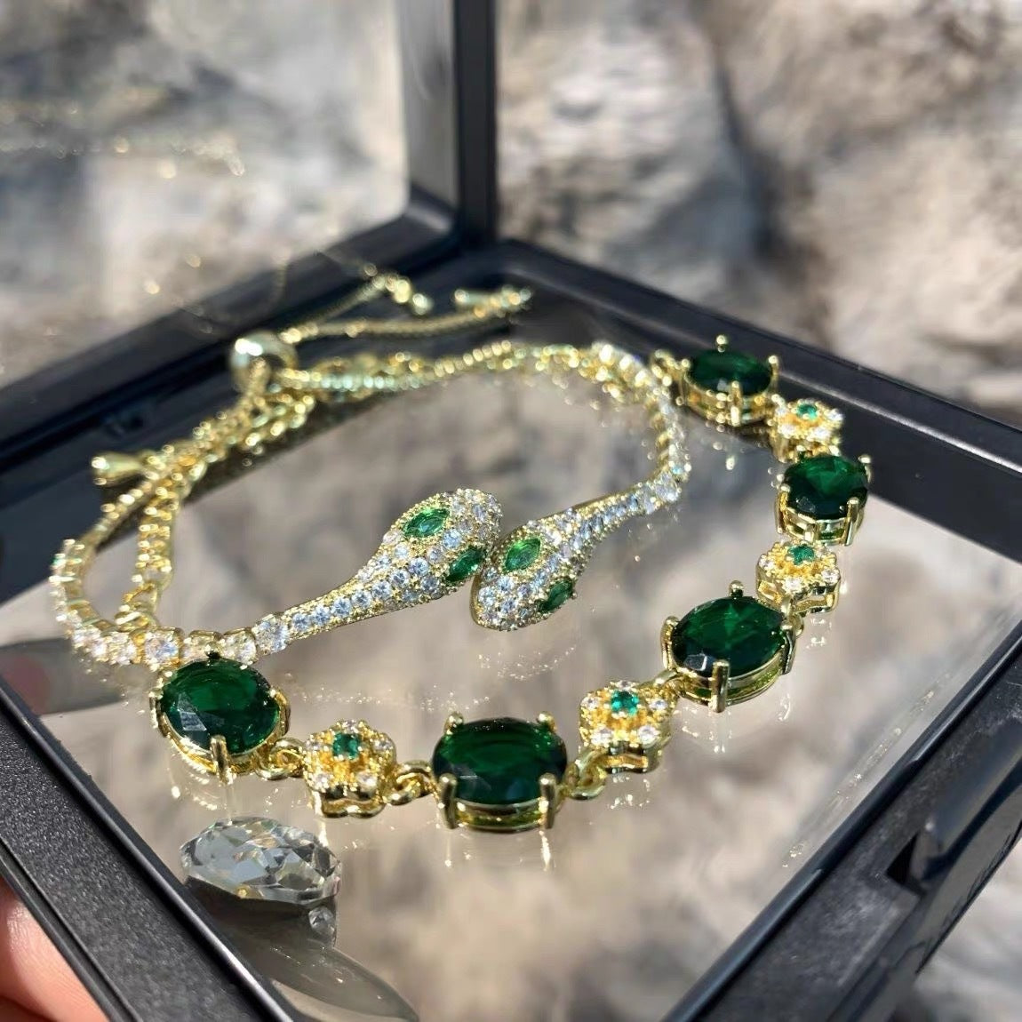 Rhinestone Bracelet – Simple & Graceful White Vintage Design