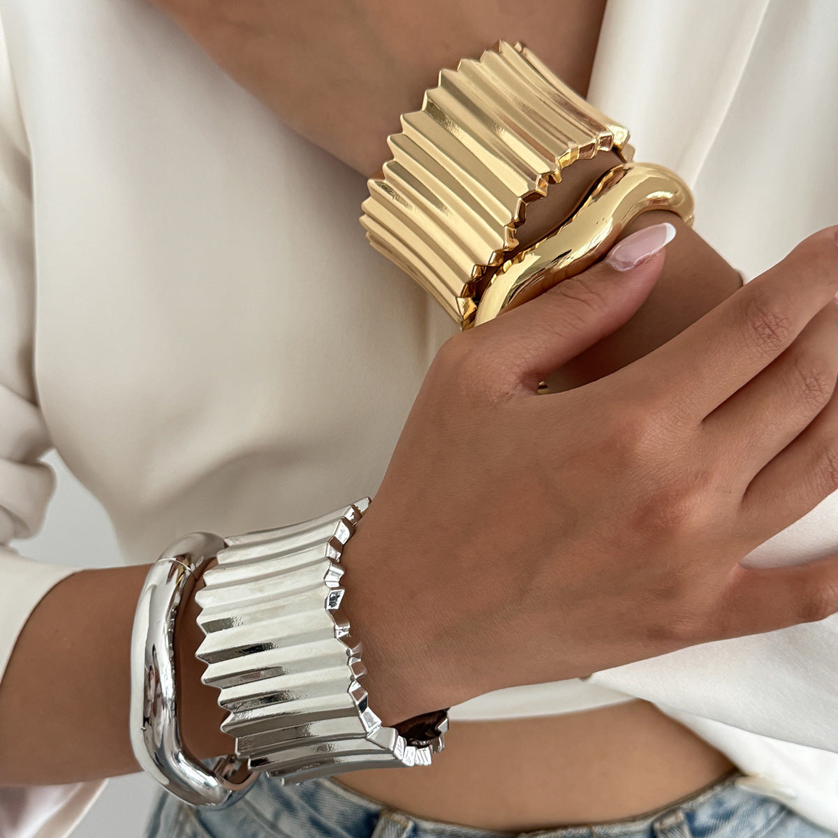 Women’s Punk Metal Bracelet – Wide Surface Vertical Pattern Spring Design