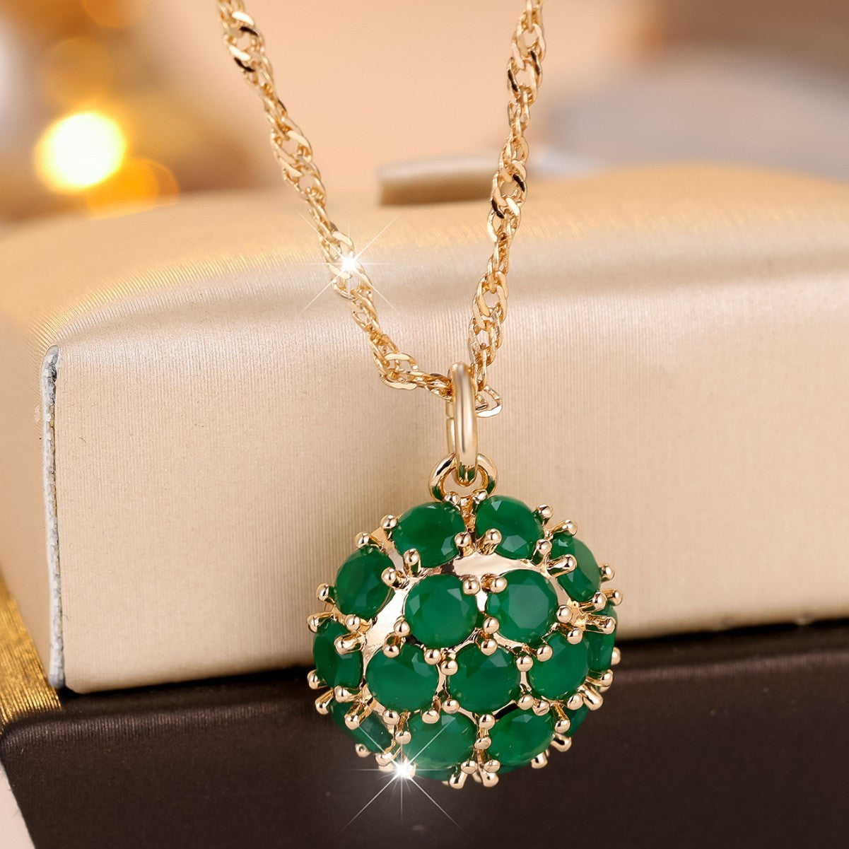 Exquisite Round Emerald Full Diamond Necklace – Hot Sale in Europe & America