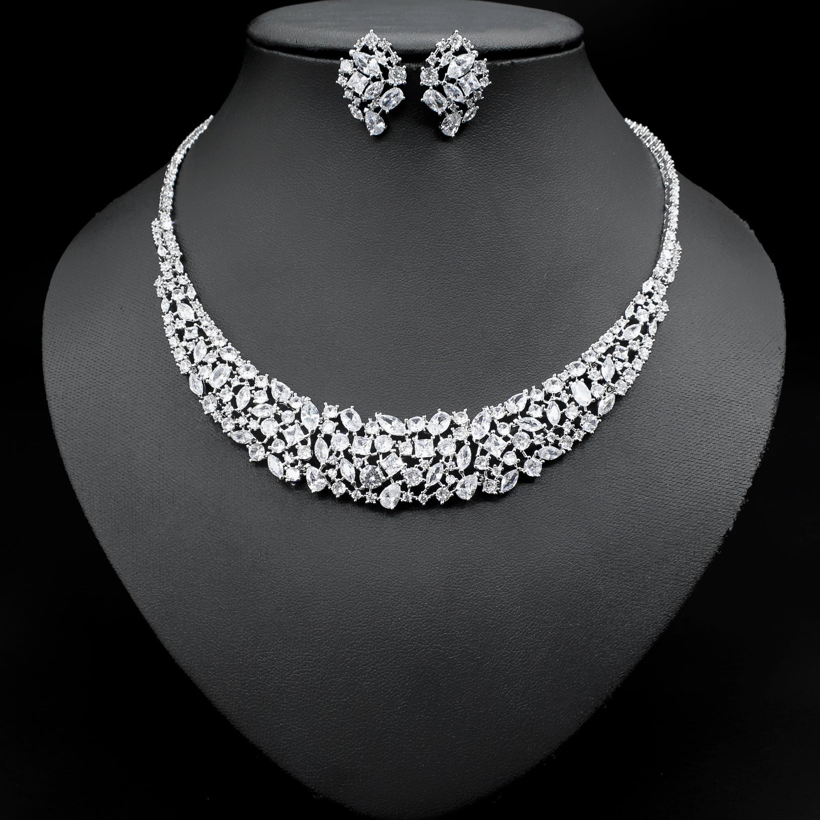 Elegant Shimmer Zircon Necklace & Earring Set – Women’s Fashion Jewelry