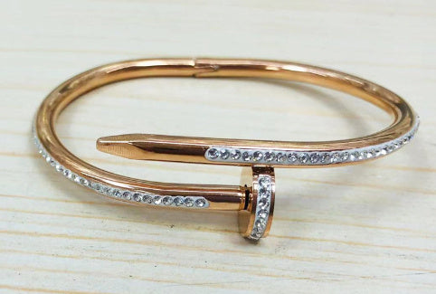 Modern Nail-Inspired Bracelet – Trendy Jewellery Accessory