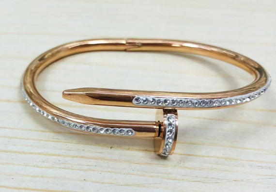 Modern Nail-Inspired Bracelet – Trendy Jewellery Accessory