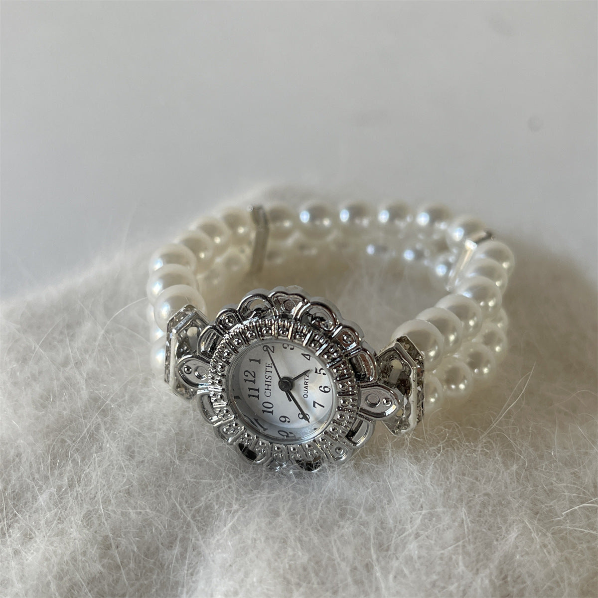 Fashion Women’s Quartz Watch – Pearl Bracelet Style
