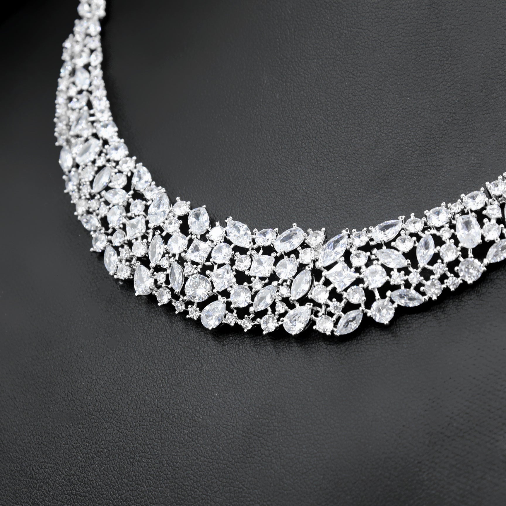 Elegant Shimmer Zircon Necklace & Earring Set – Women’s Fashion Jewelry