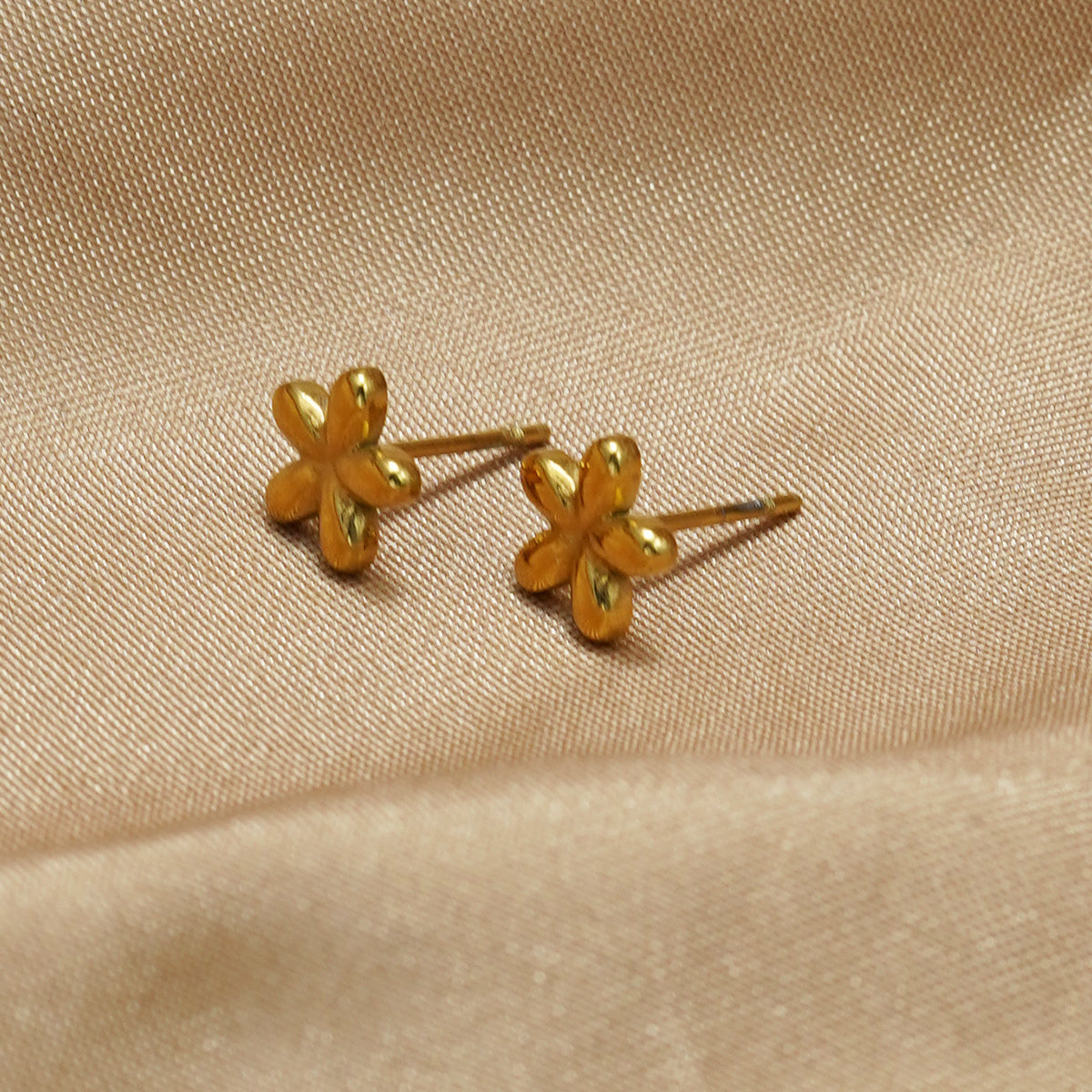 18K Gold Flower Pendant Necklace & Earrings Set – Waterproof & Hypoallergenic Jewellery for Women