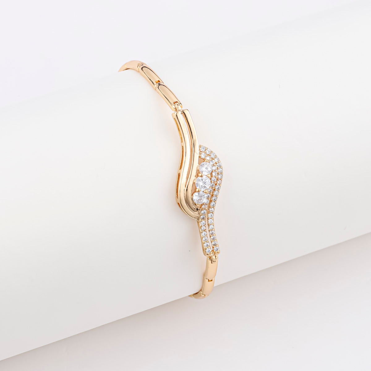 Women’s 18K Gold-Plated Bracelet – Butterfly and Clover Copper Design