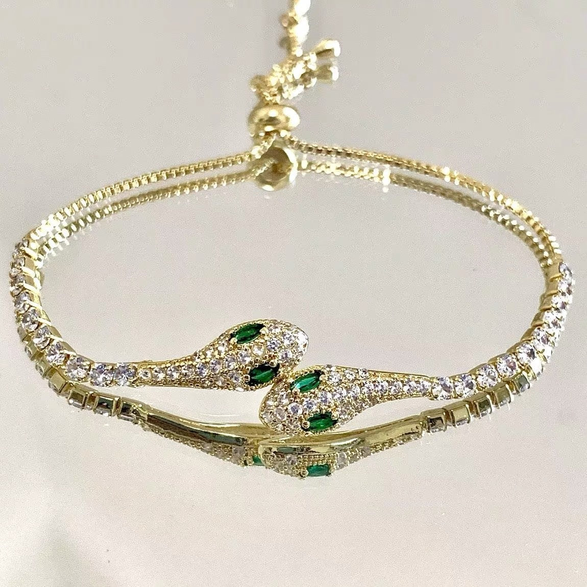 Rhinestone Bracelet – Simple & Graceful White Vintage Design