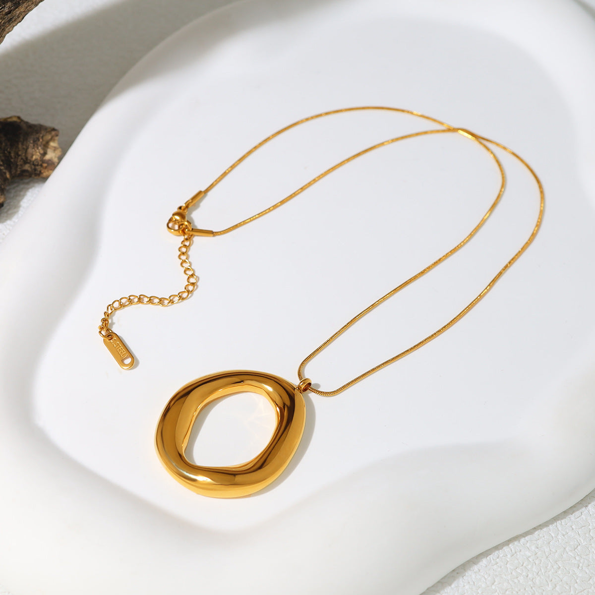 18K Gold-Plated Stainless Steel O-Ring Pendant Necklace – Simple Glossy Design