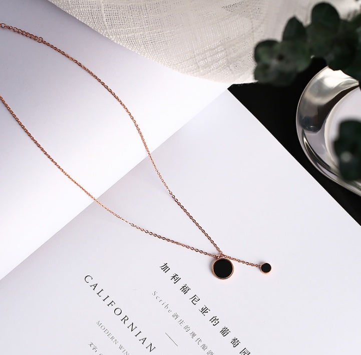 Temperament Short Clavicle Titanium Steel Necklace – Simple Pendant for Women’s Sweater & Spring/Summer Dress Accessories