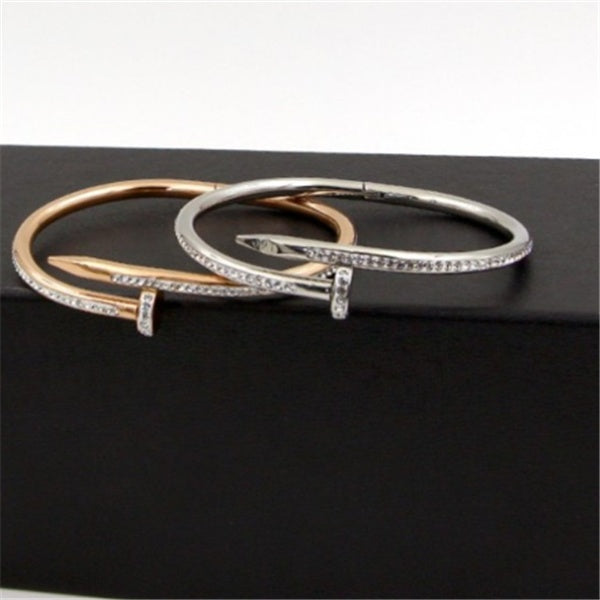Modern Nail-Inspired Bracelet – Trendy Jewellery Accessory