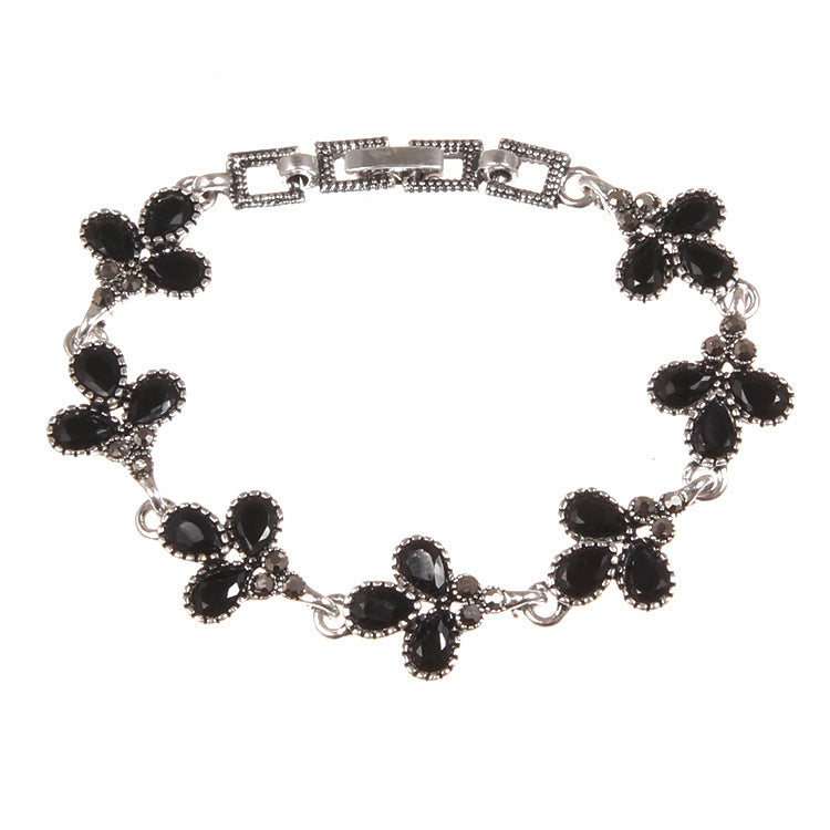 Vintage Gothic Three-Color Gem Bracelet – Silver-Plated Three-Leaf Design