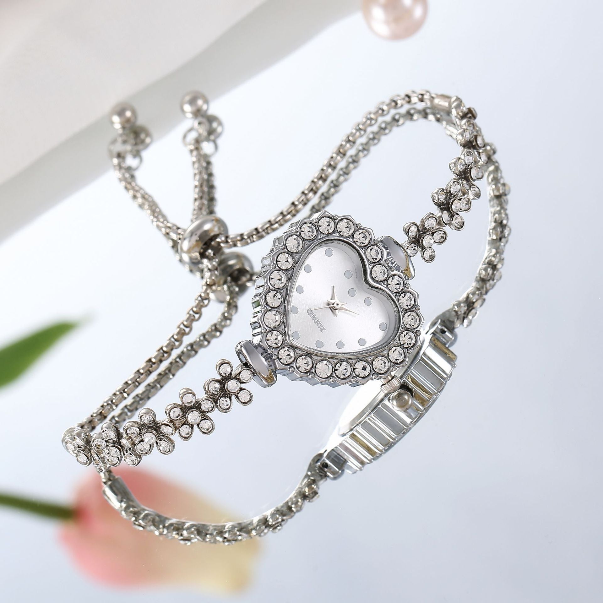 Women’s Flower Chain Diamond-Embedded Love Watch – Elegant All-Match Design