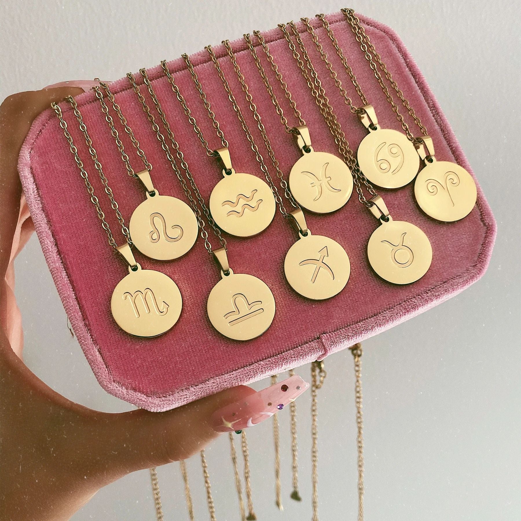 Zodiac Rune Round Necklace – Personalized Symbol Pendant Jewellery for Women