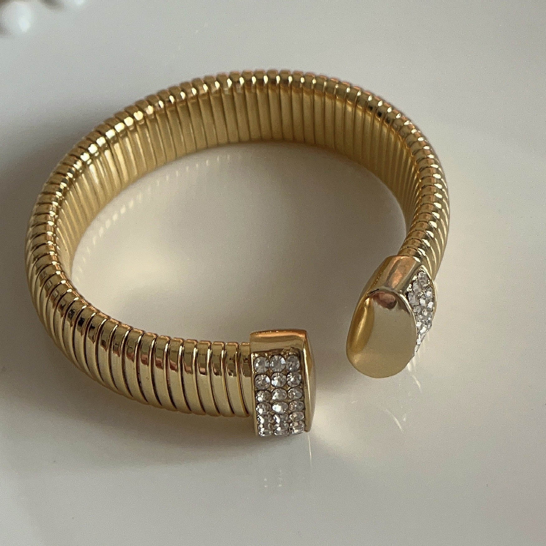 Light Luxury Wide Elastic Bracelet – Vertical Stripe Open-Ended Design