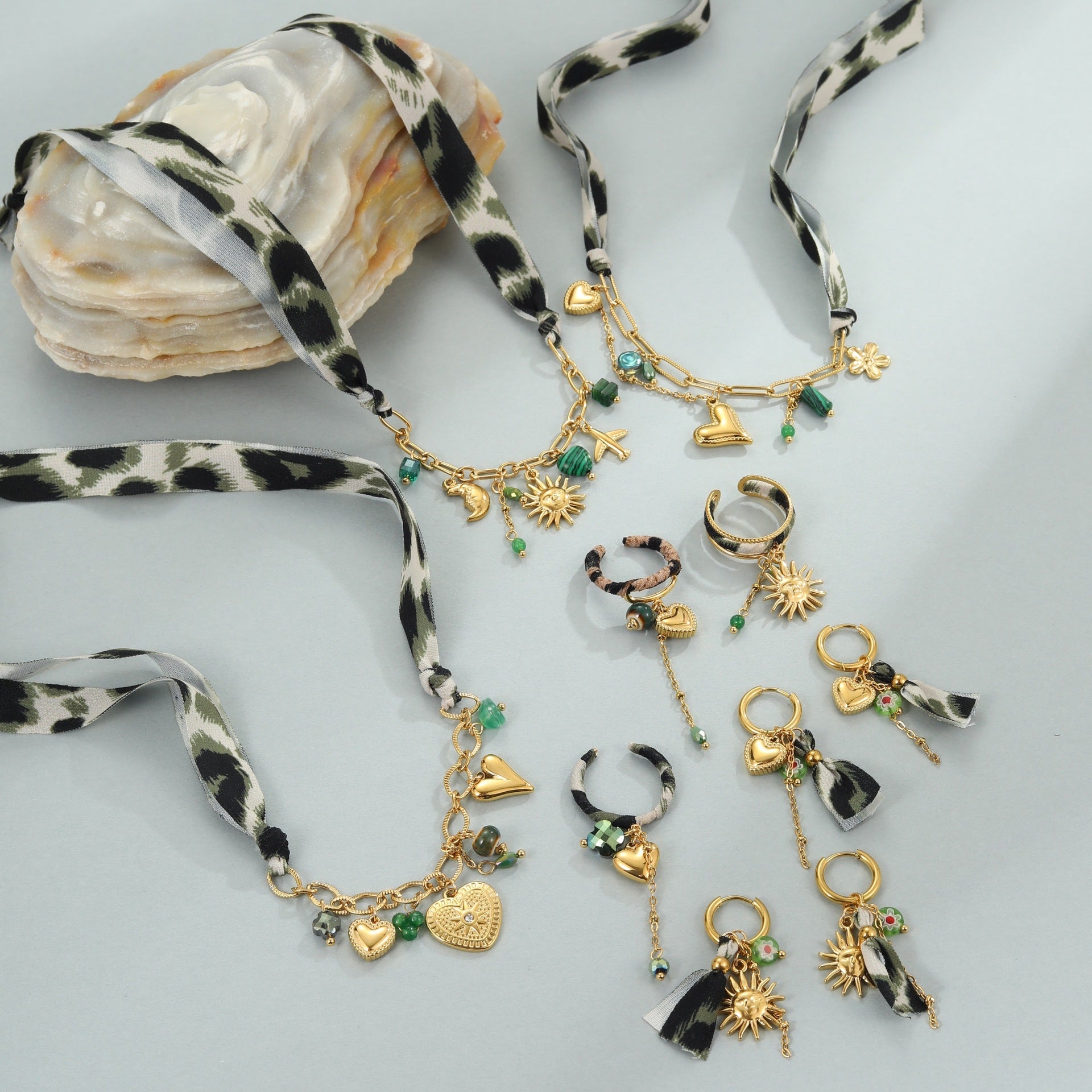 Women’s Leopard Print Pendant Necklace – Sun & Heart Stainless Steel Design