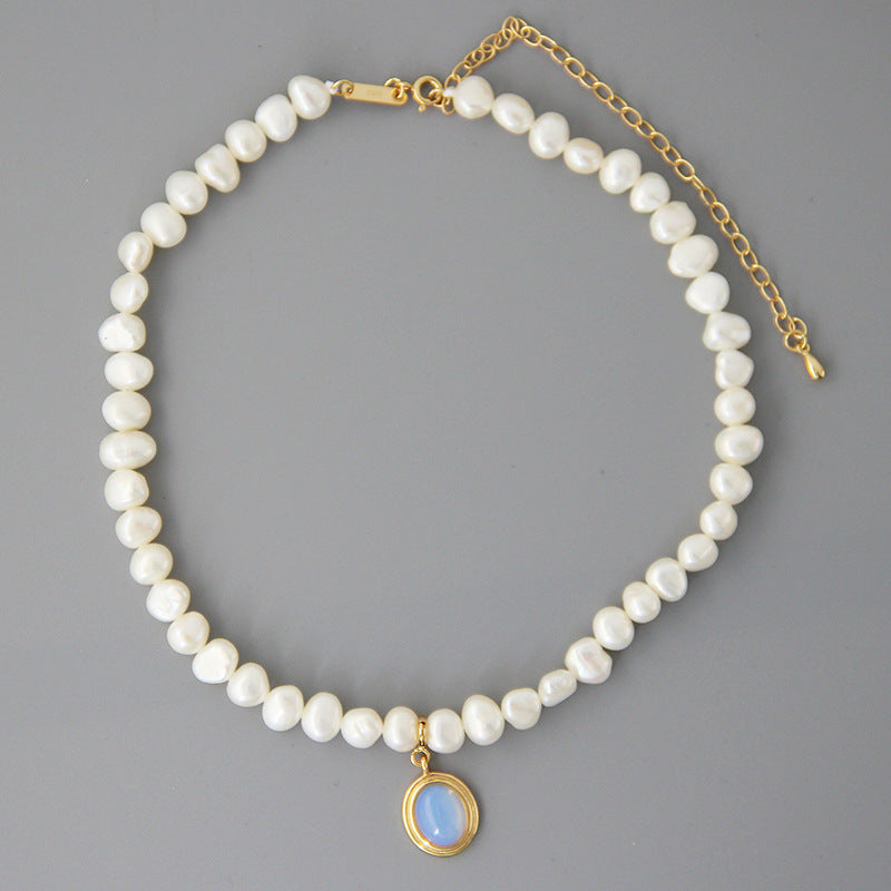 Elegant Irregular Pearl Round Medal Necklace – Women’s Fashion Jewellery