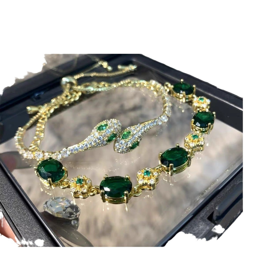 Rhinestone Bracelet – Simple & Graceful White Vintage Design