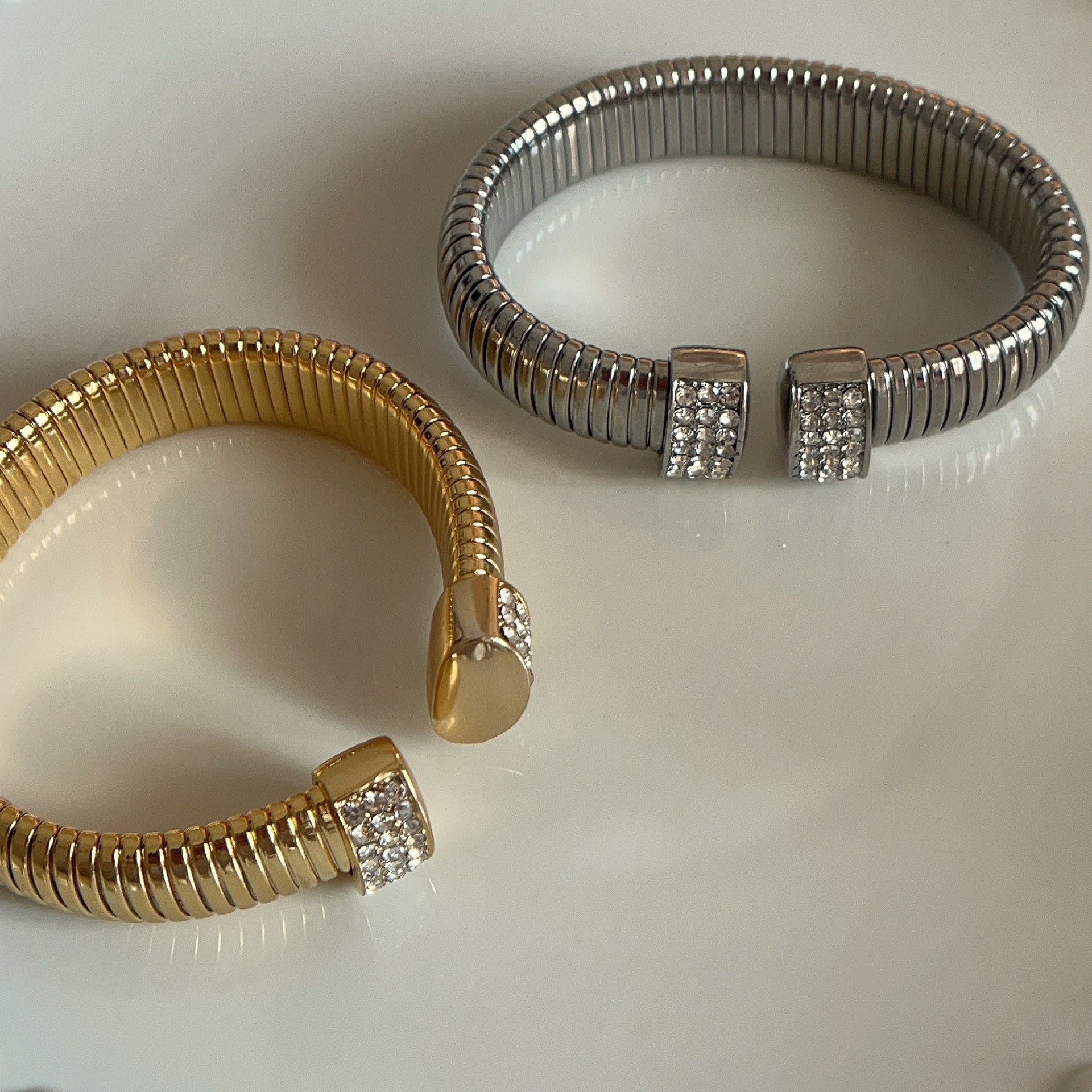 Light Luxury Wide Elastic Bracelet – Vertical Stripe Open-Ended Design