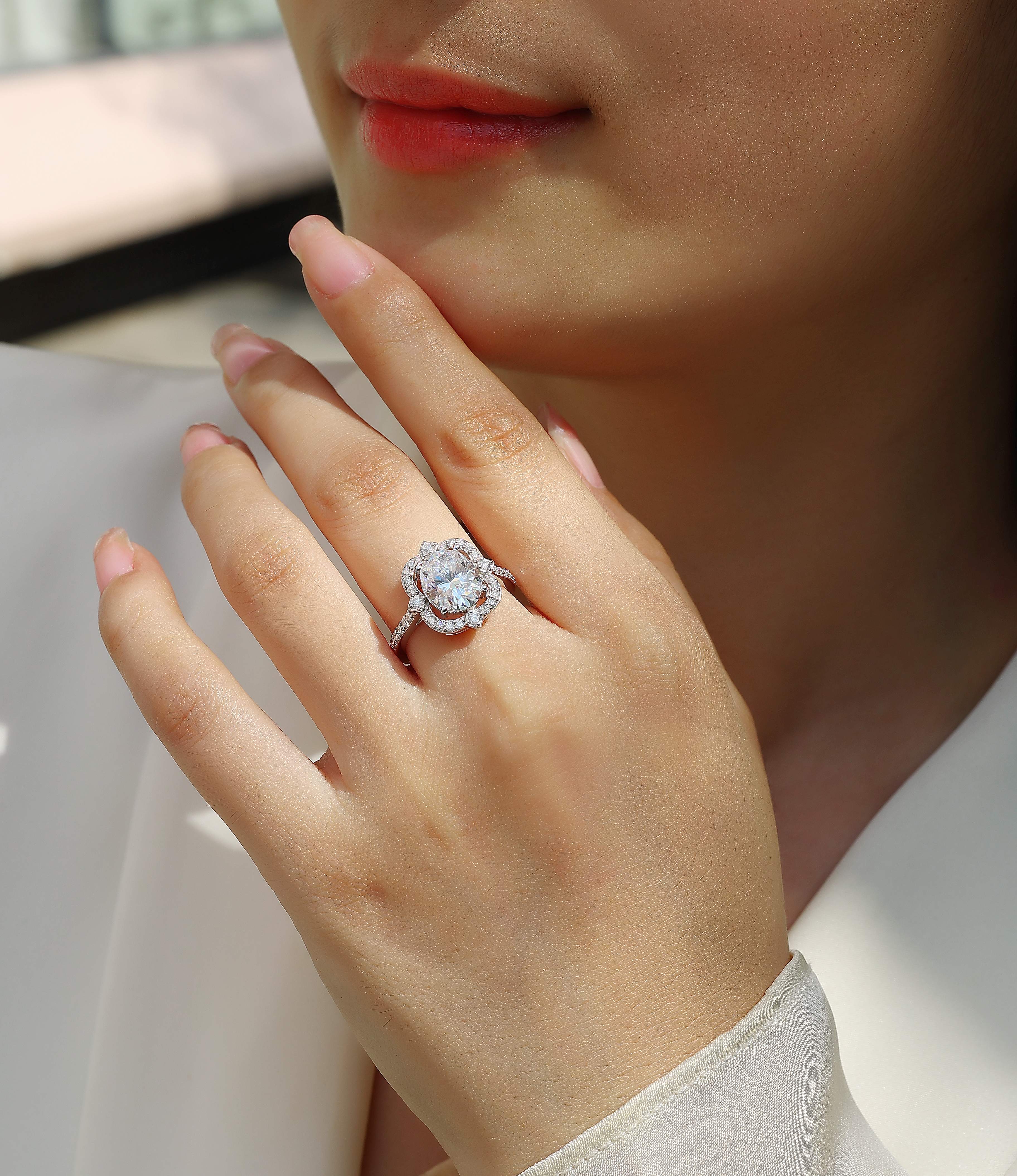 Camellia - A Fashionable Jewellery Ring Set With Moissanite S925 Sterling Silver And Gold-plated Diamond