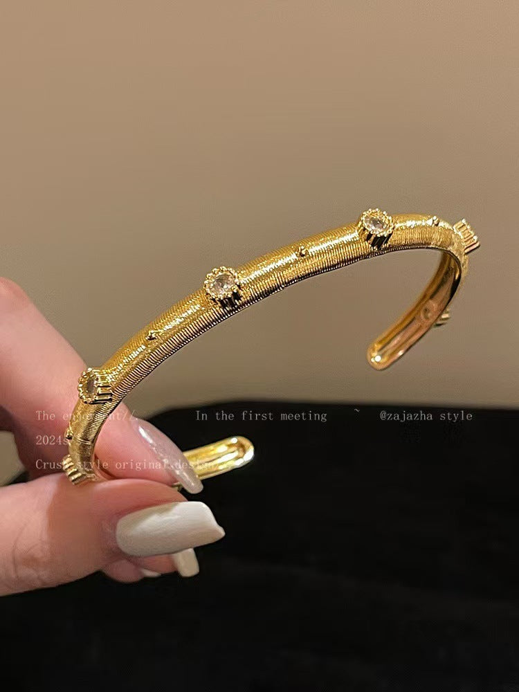 Rhinestone Bracelet – Simple & Graceful White Vintage Design