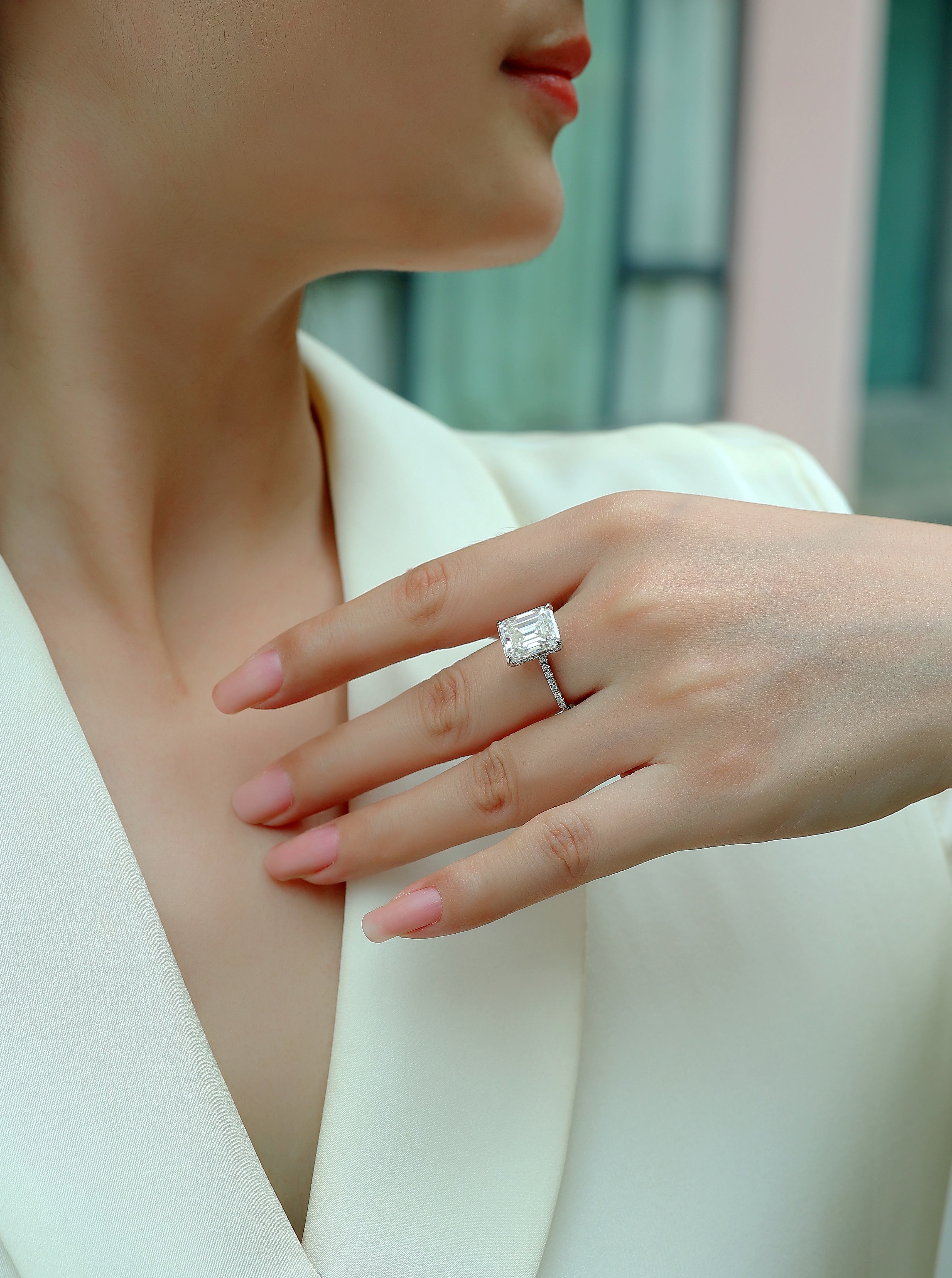 Iridescence City Women’s Moissanite Ring – S925 Sterling Silver with Platinum-Plated Diamonds, Elegant Fashion Jewellery