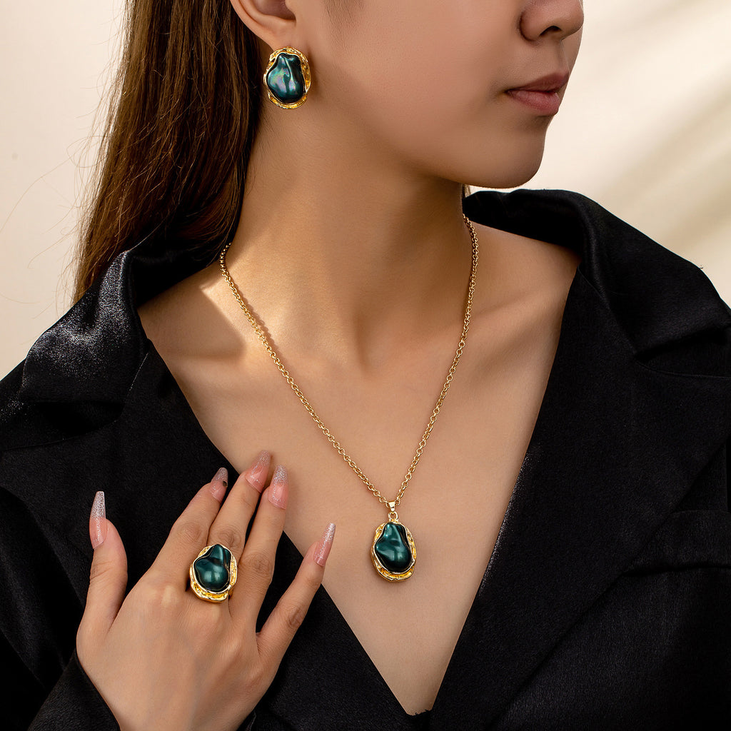 Retro Green Pearl Jewelry Set – Necklace, Earrings & Ring