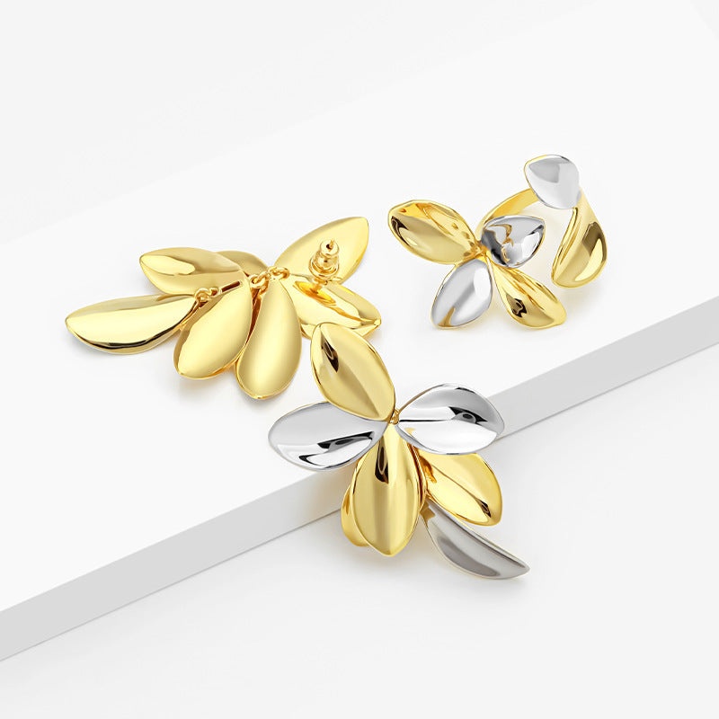 Gold Flower Petal Ring for Women – Elegant Bloom Jewellery
