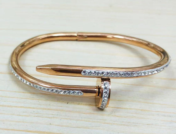 Modern Nail-Inspired Bracelet – Trendy Jewellery Accessory